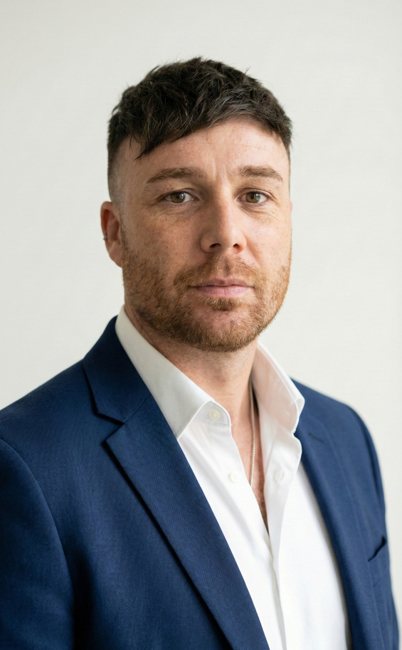 Dominik Schneider, Versicherungsexperte für Bau- und Gewerbeversicherung in Worms und Rheinhessen